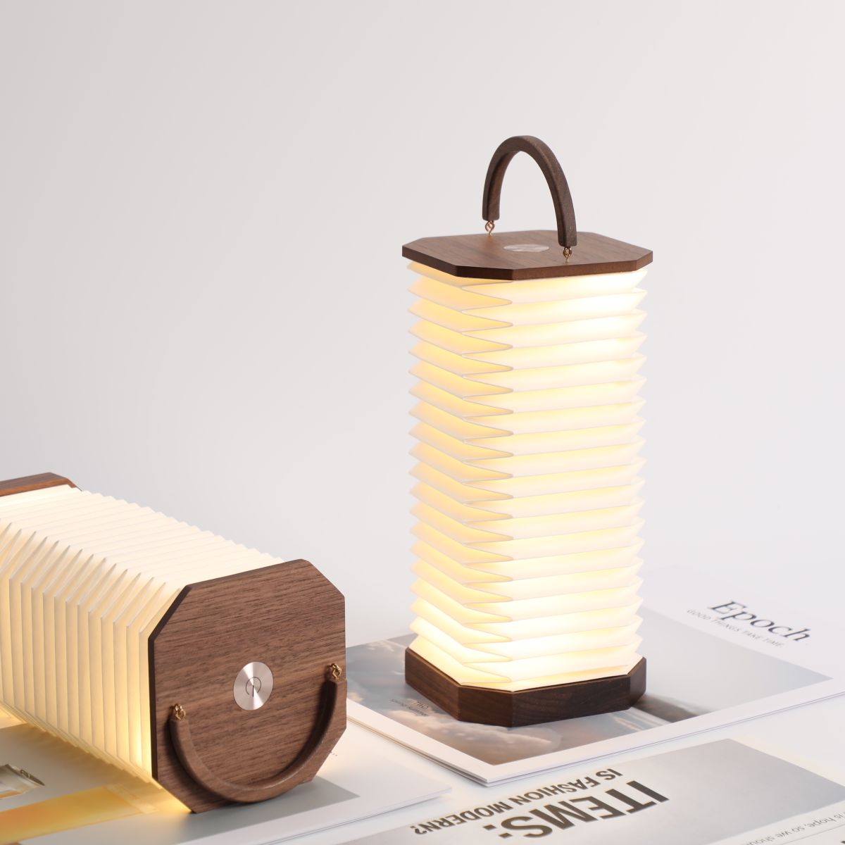 Lampe accordéon en bois de noyer 