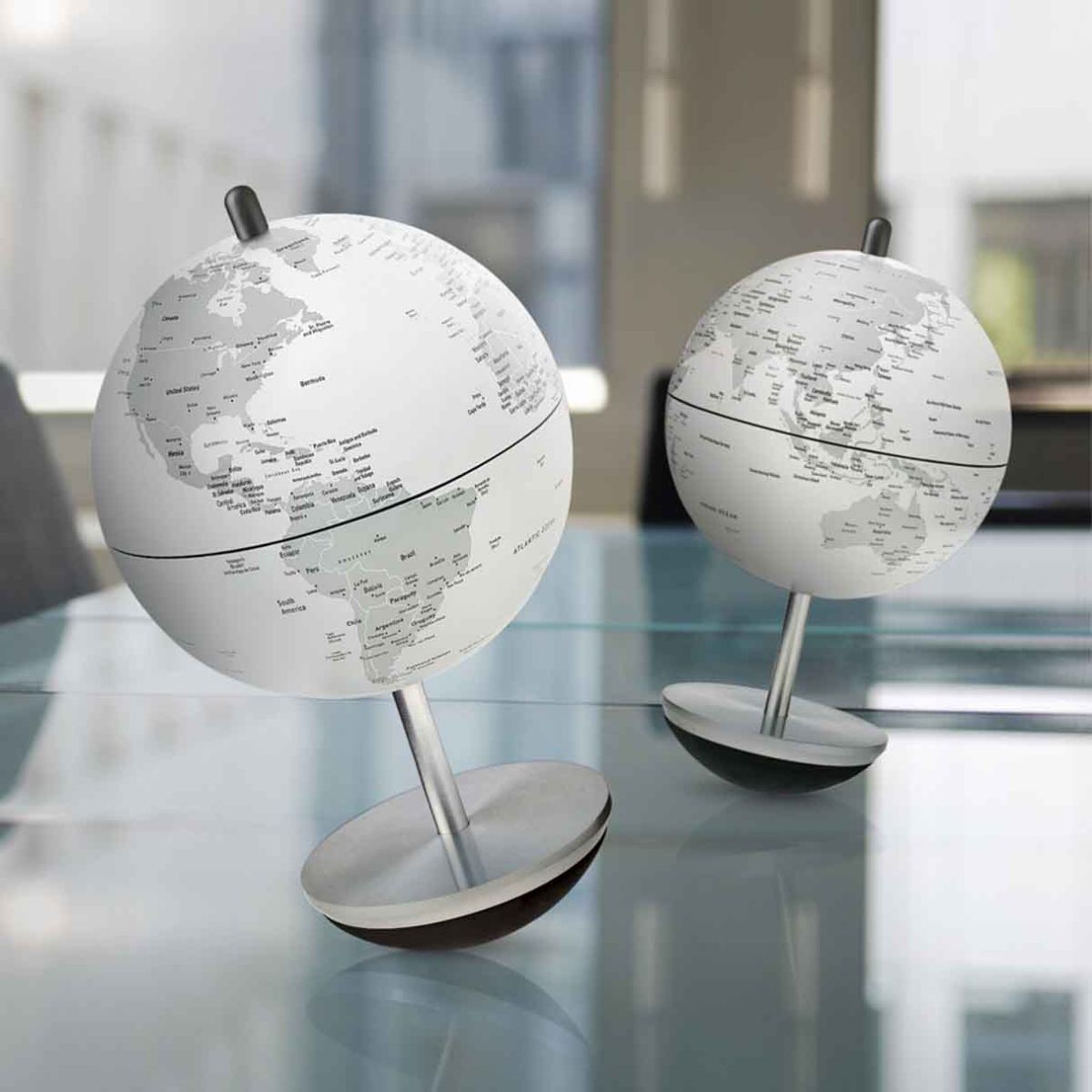 Swing Globe New World