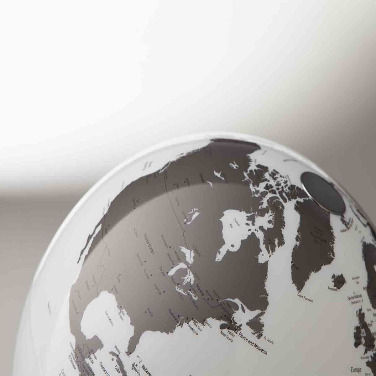 Light and Color Noir Charbon